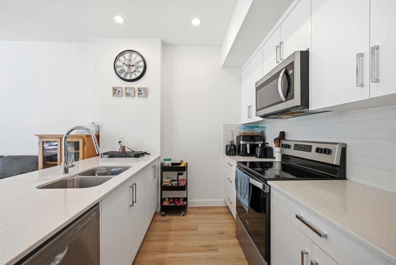 2216, 151 Skyview Bay NE
