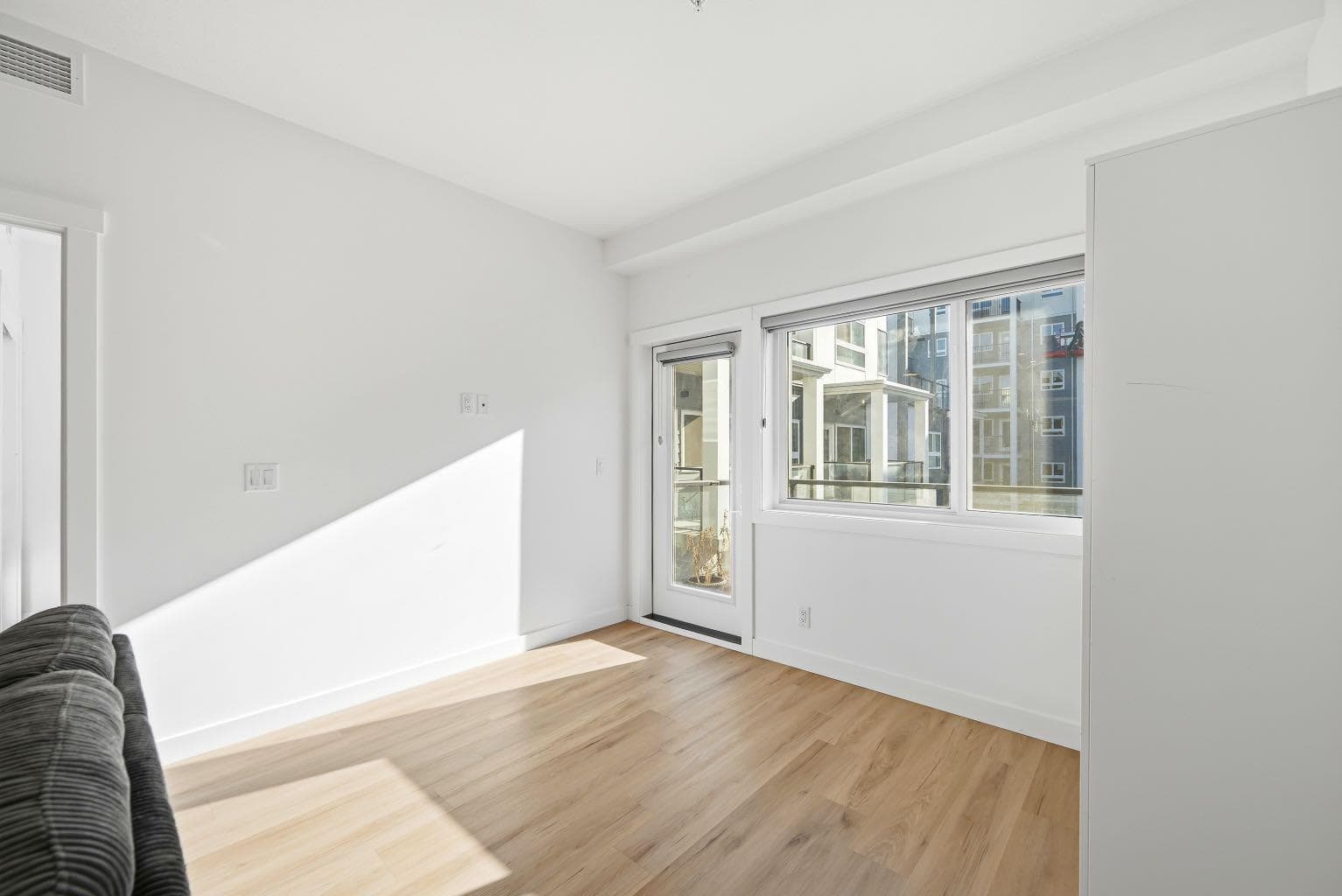 2216, 151 Skyview Bay NE