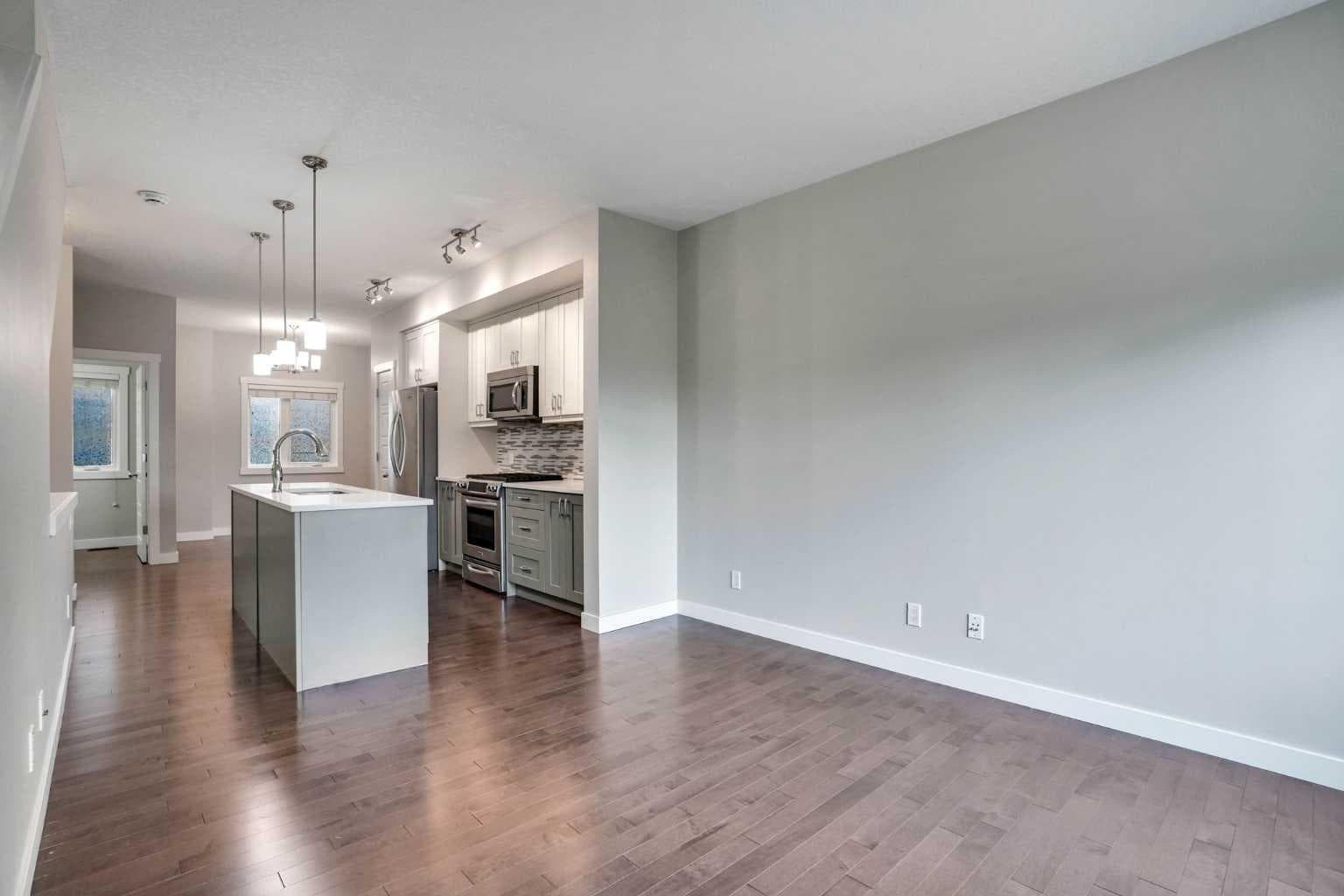 118, 28 Mcdougall Court NE