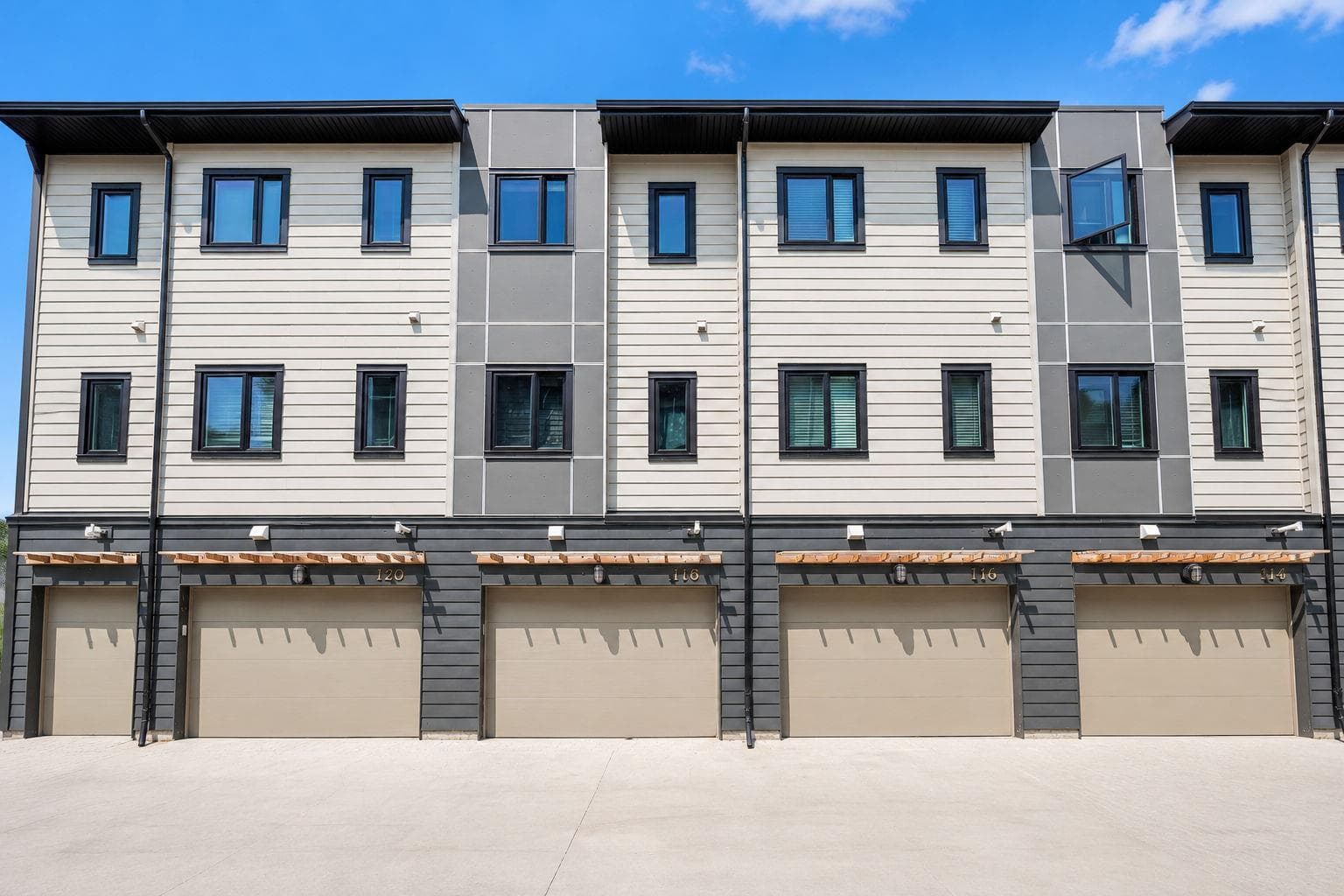 118, 28 Mcdougall Court NE