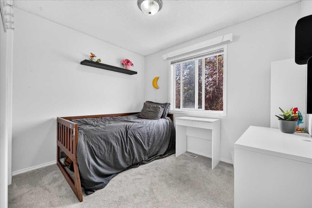 155 Tarington Green NE