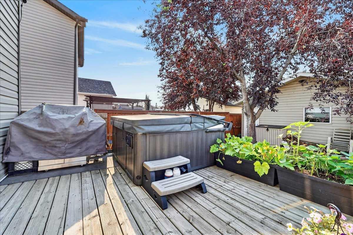 155 Tarington Green NE