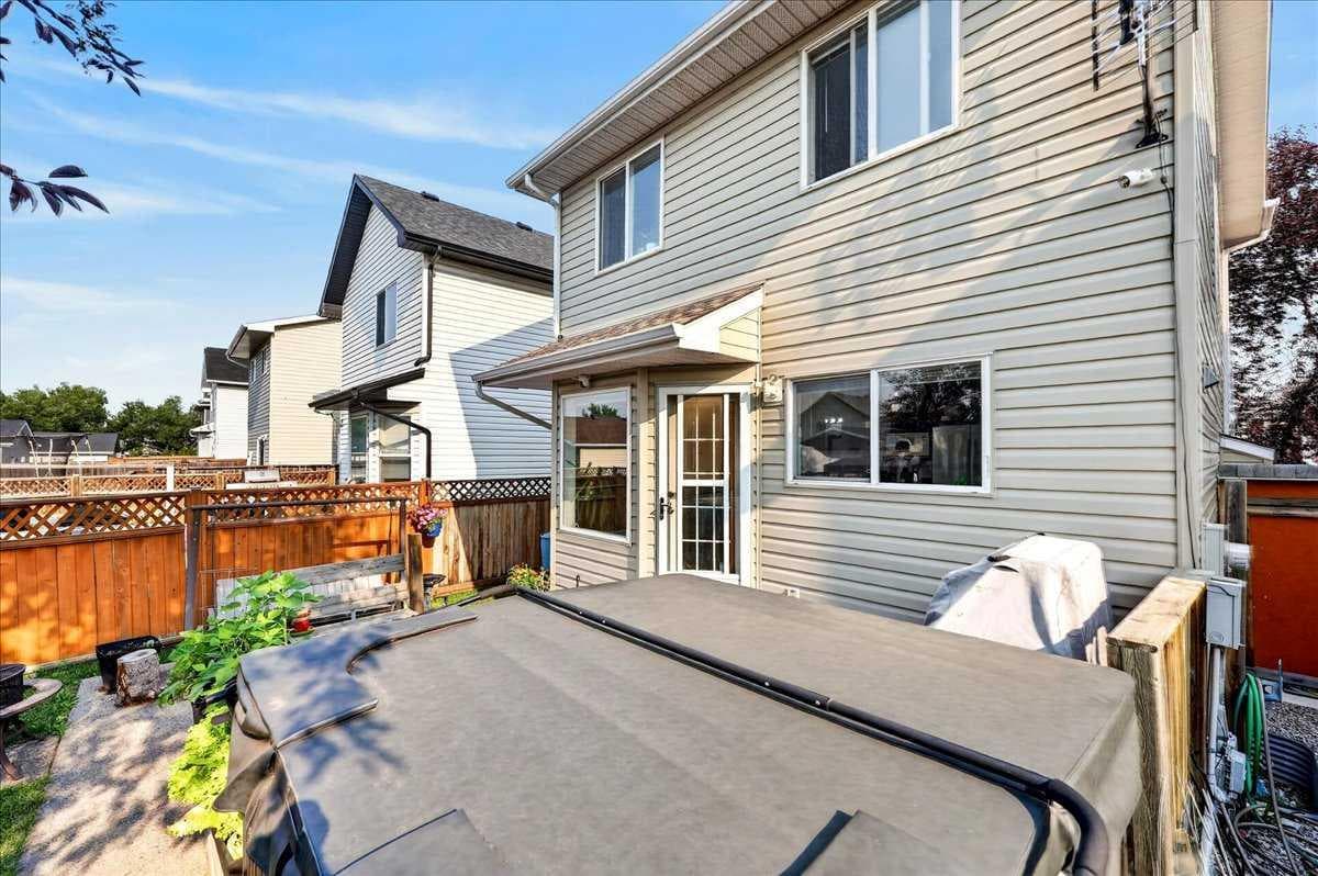 155 Tarington Green NE