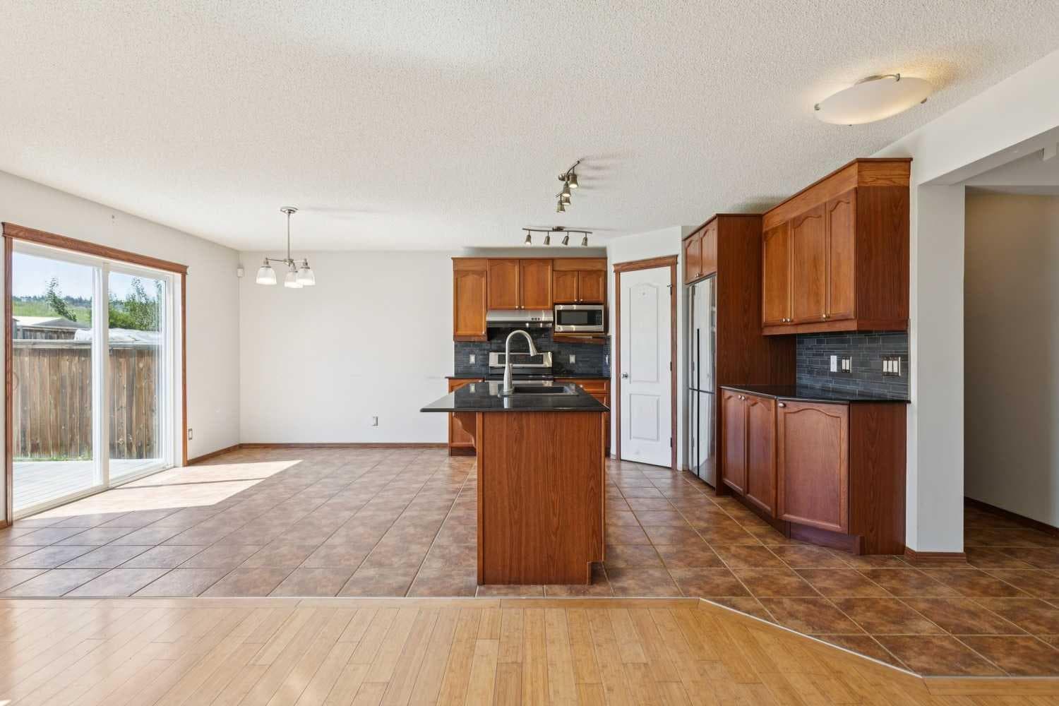 172 Kincora Drive NW