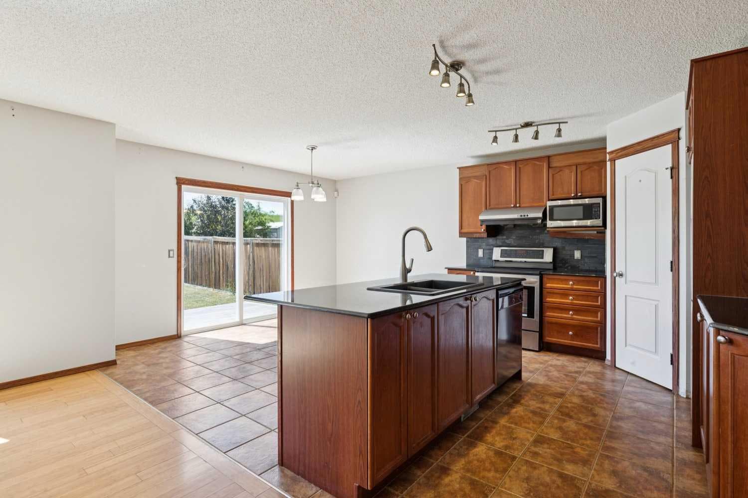 172 Kincora Drive NW