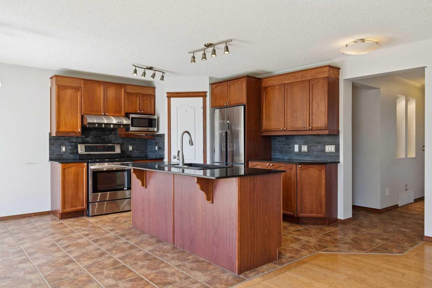 172 Kincora Drive NW