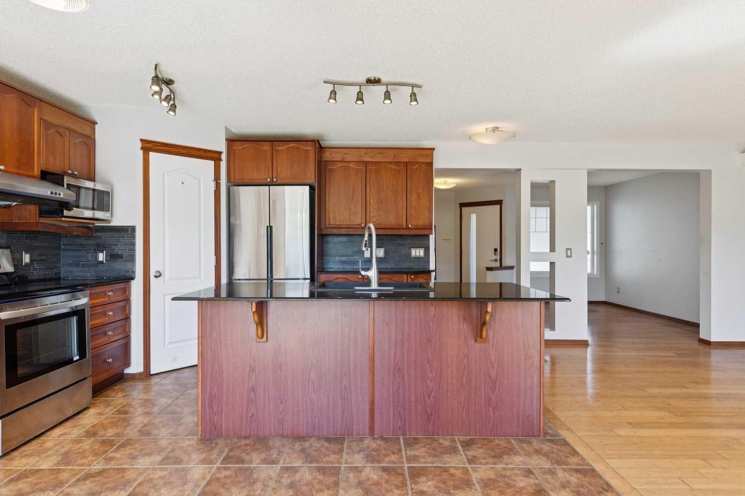 172 Kincora Drive NW