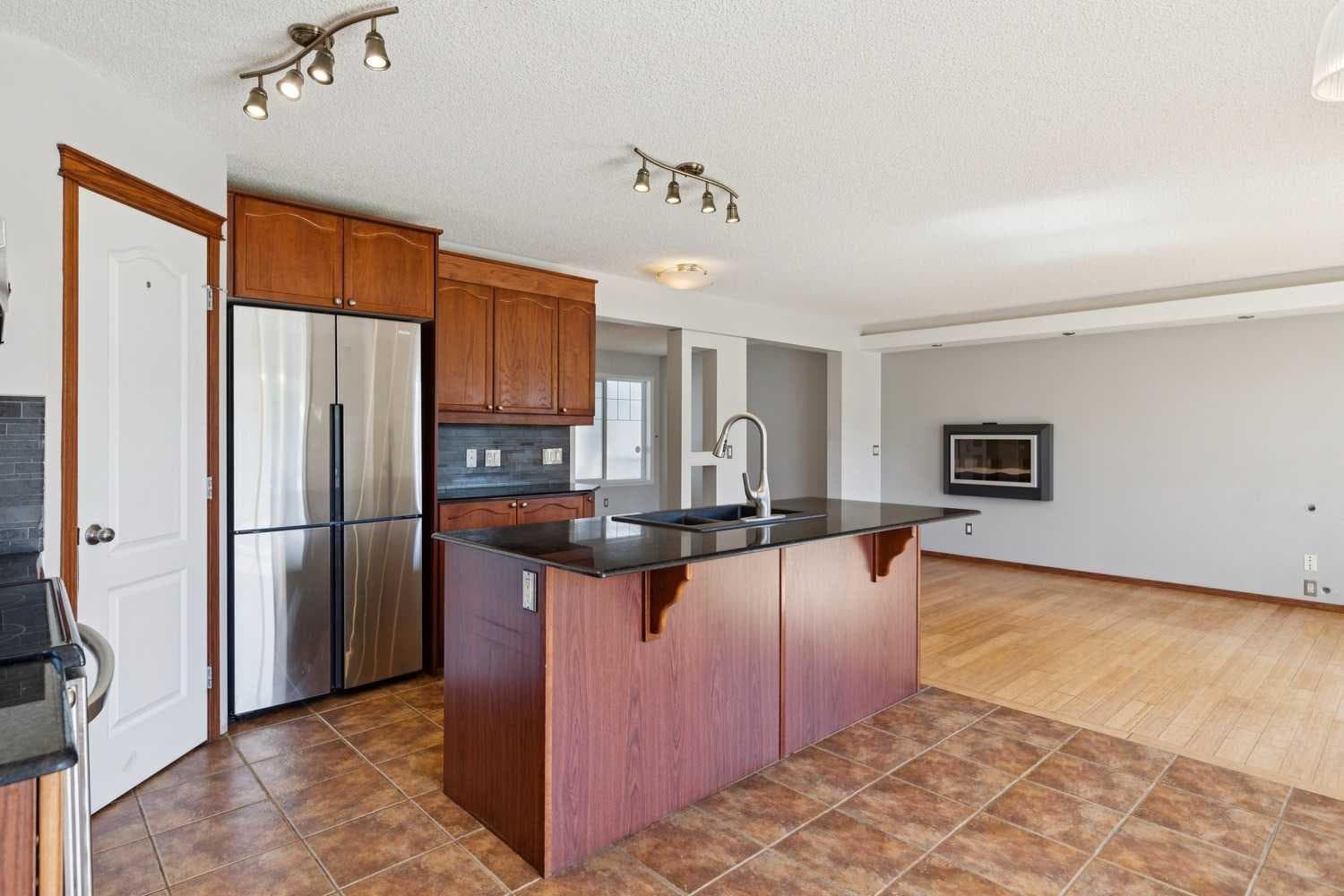 172 Kincora Drive NW