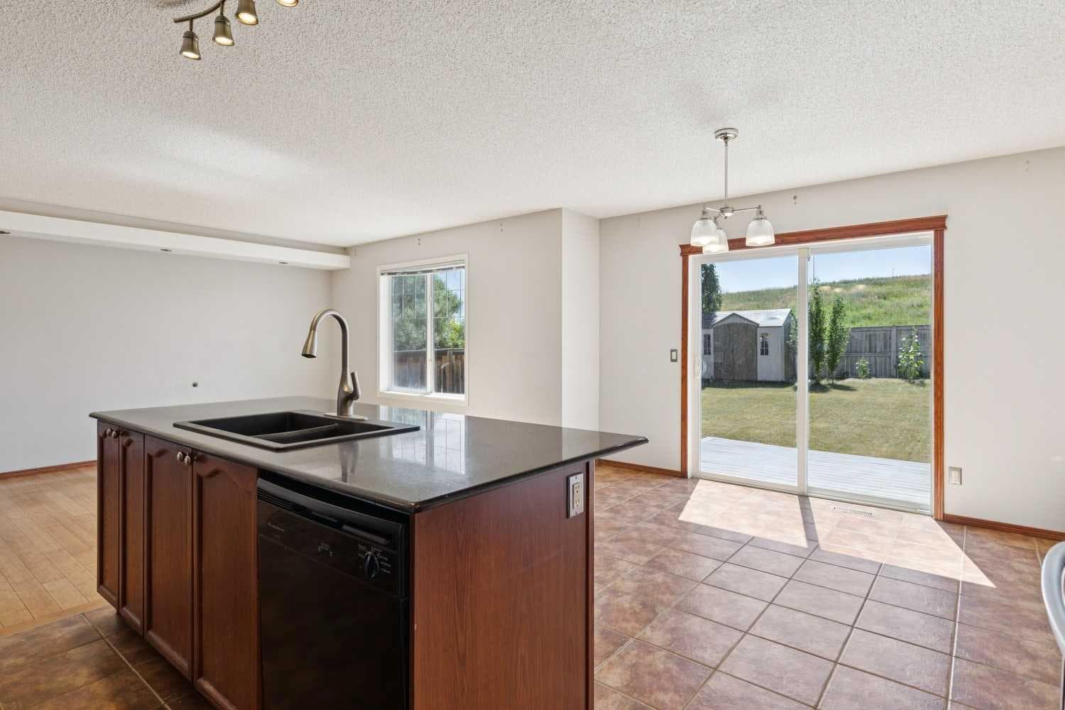 172 Kincora Drive NW