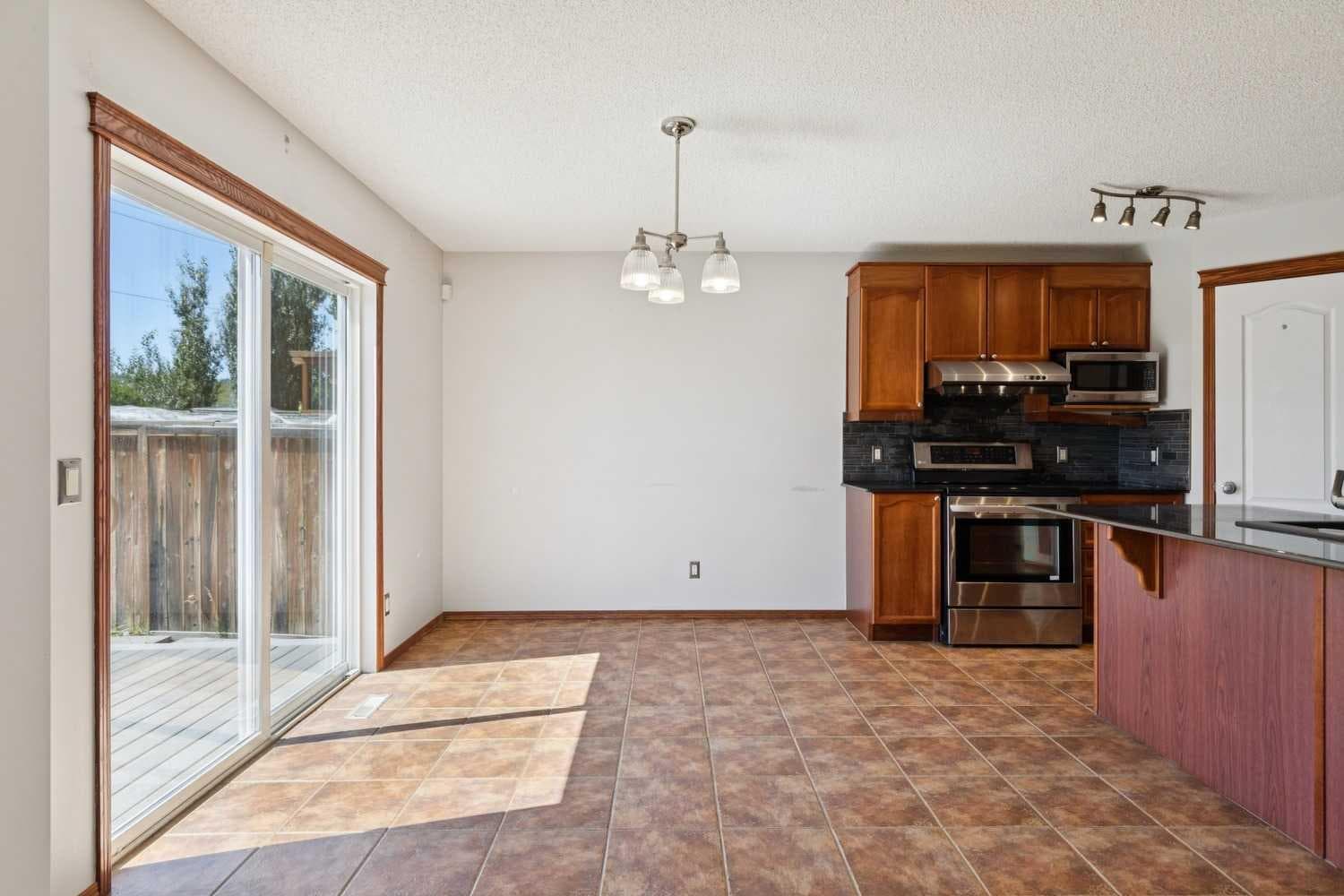 172 Kincora Drive NW