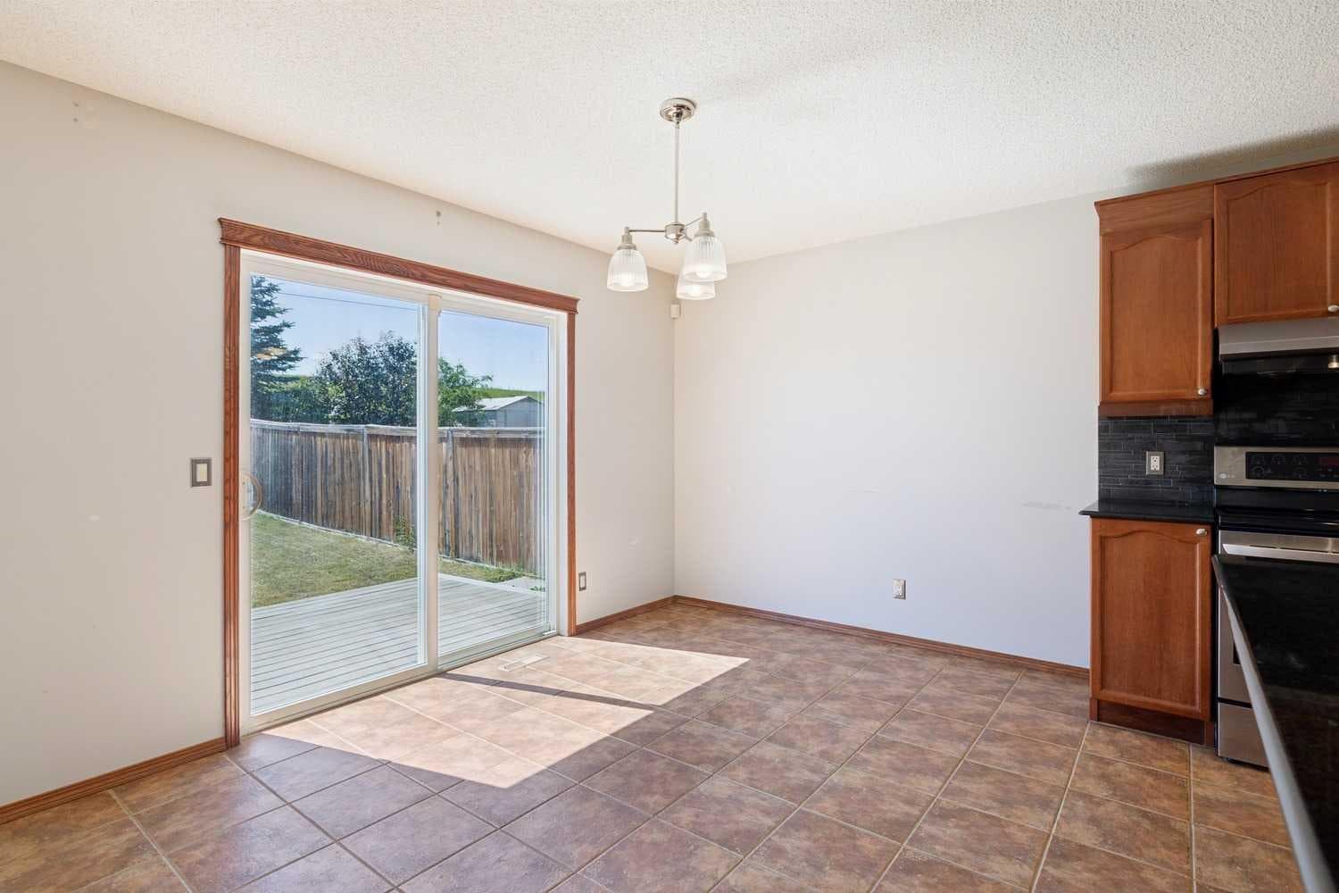 172 Kincora Drive NW