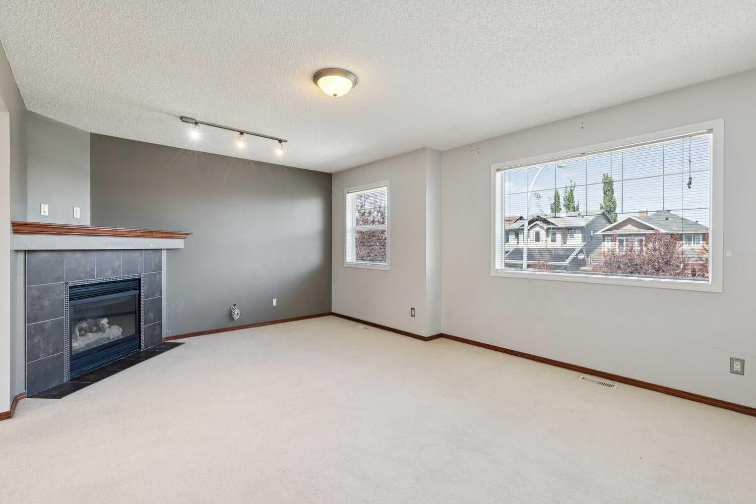172 Kincora Drive NW