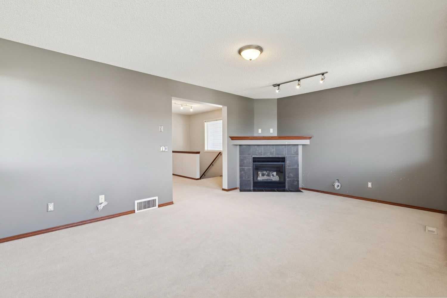 172 Kincora Drive NW