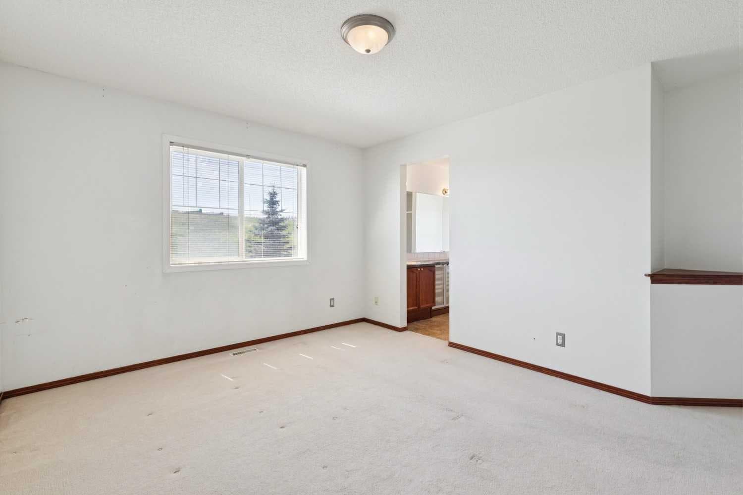 172 Kincora Drive NW