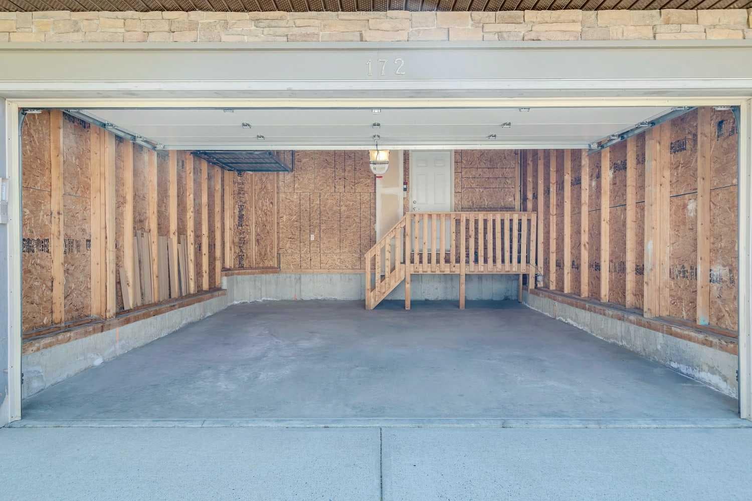 172 Kincora Drive NW