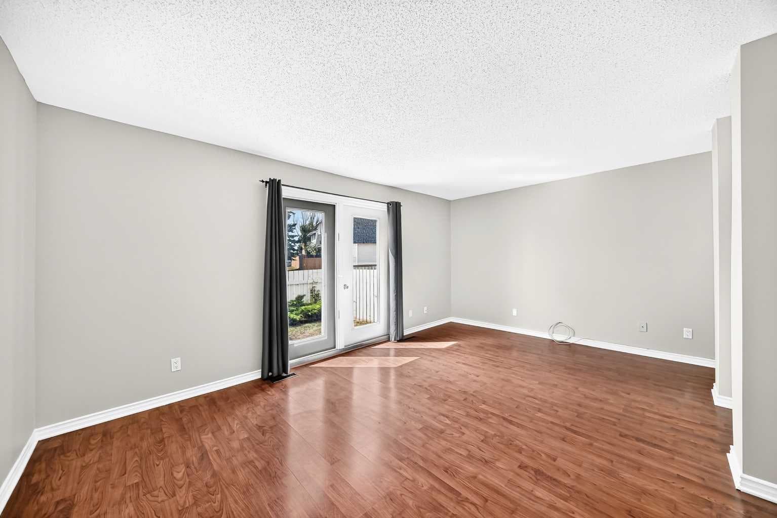 315 Georgian Villas NE
