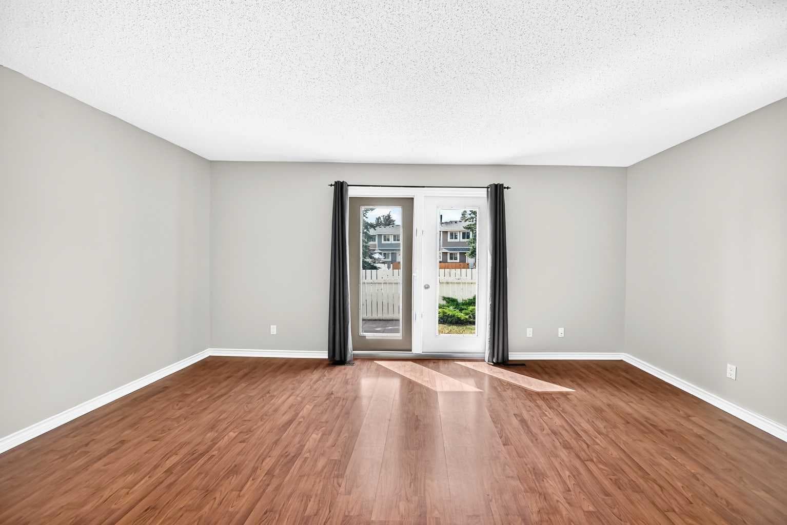 315 Georgian Villas NE