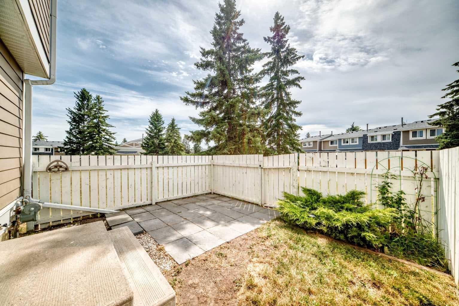 315 Georgian Villas NE