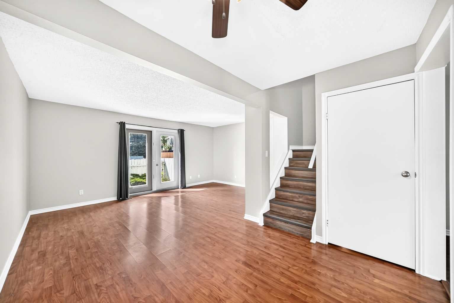 315 Georgian Villas NE