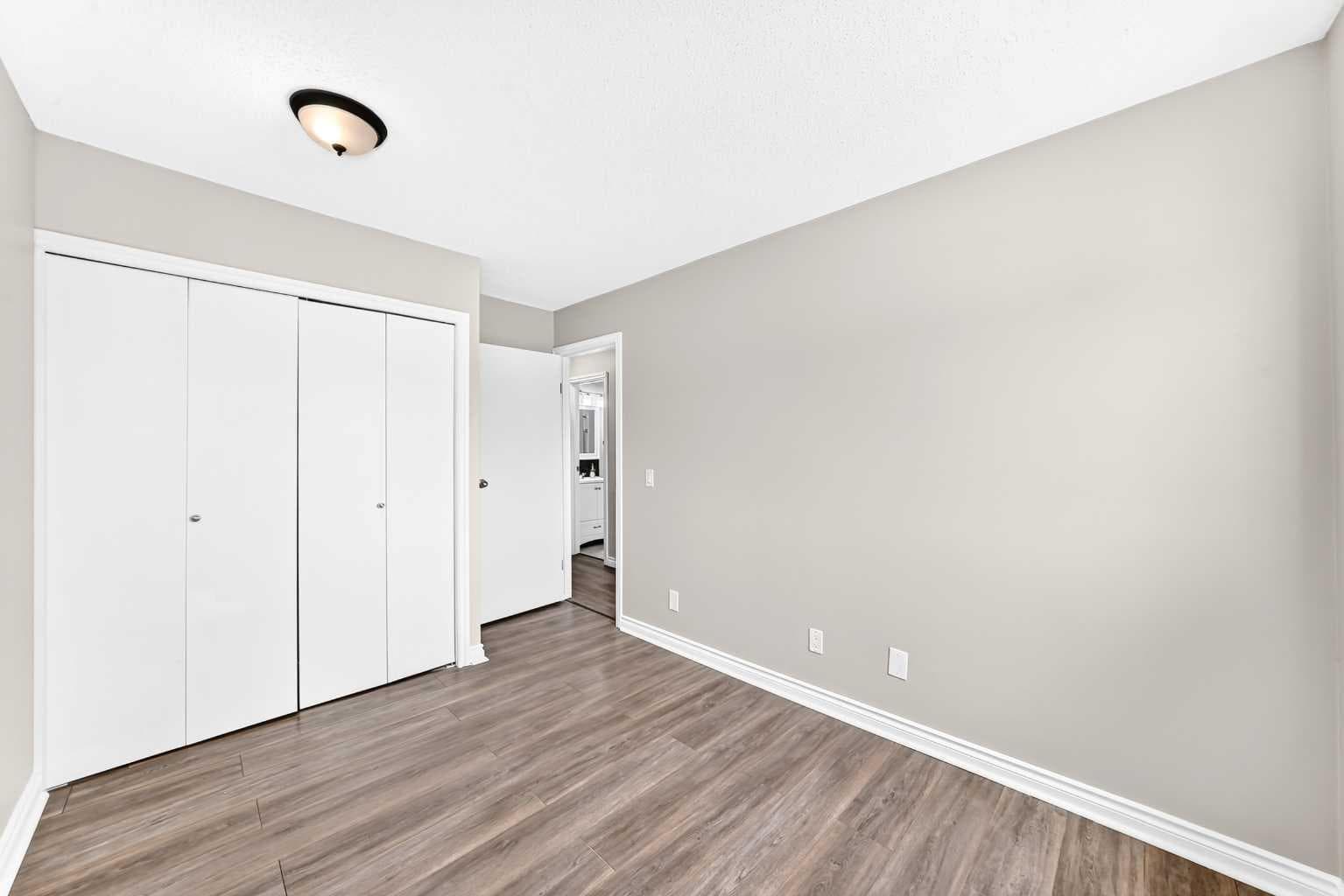 315 Georgian Villas NE