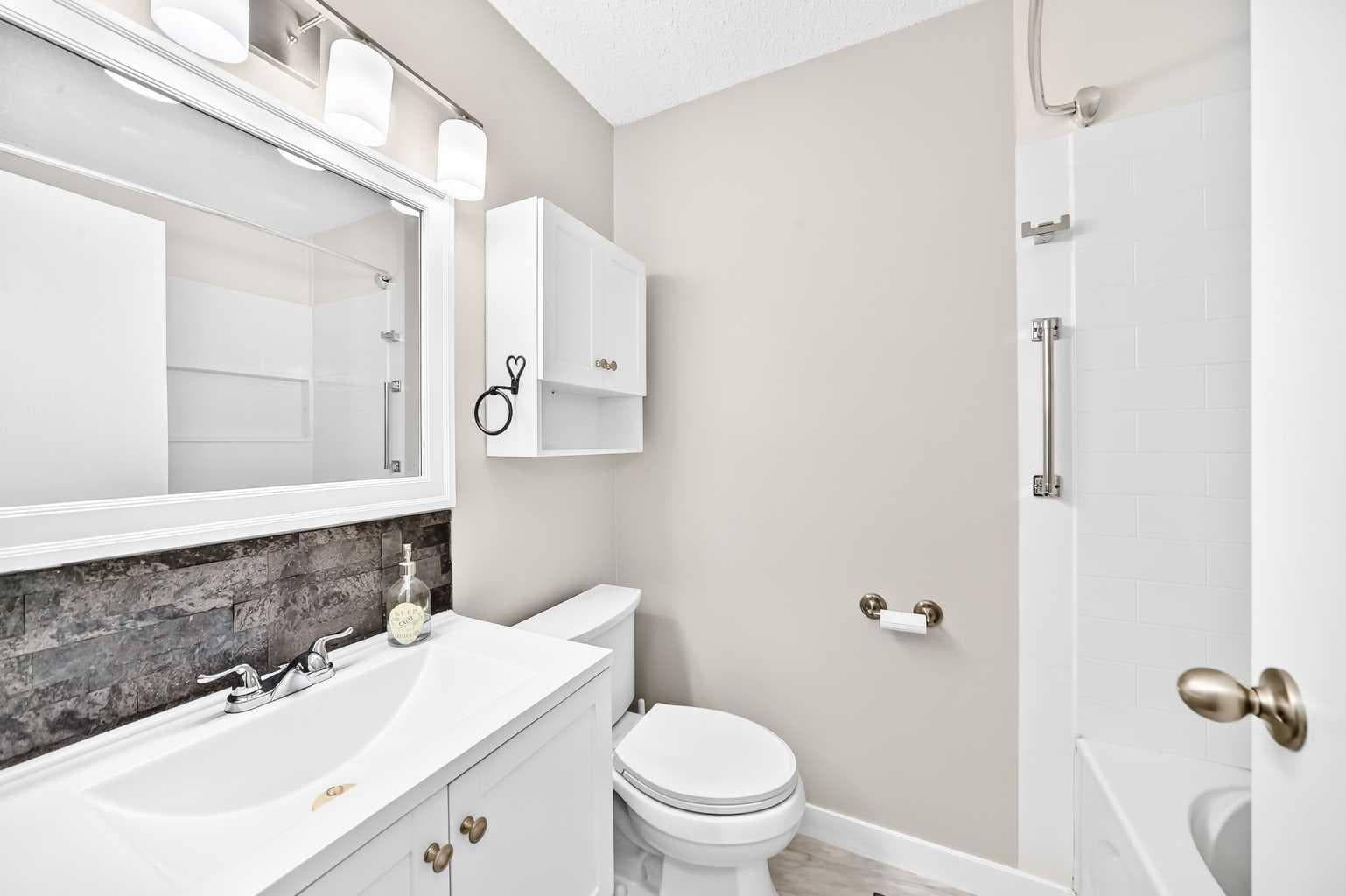 315 Georgian Villas NE