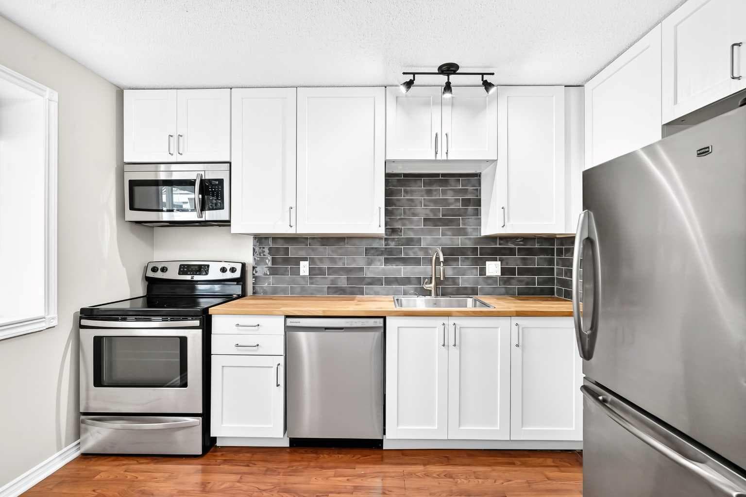 315 Georgian Villas NE