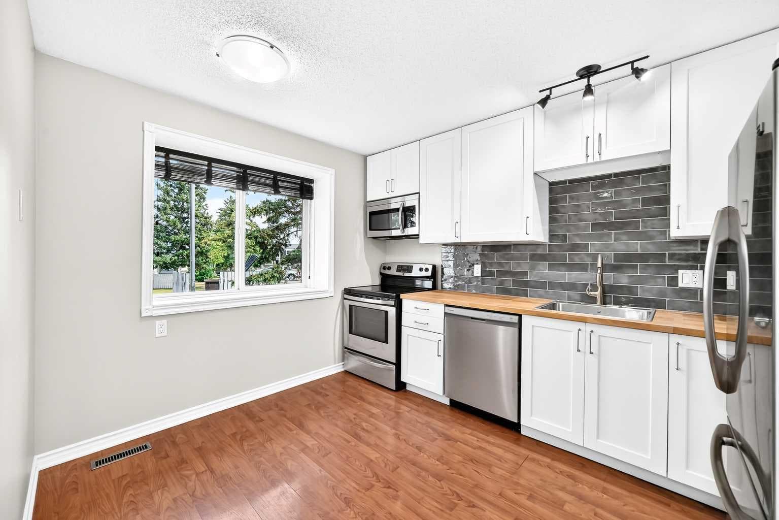 315 Georgian Villas NE