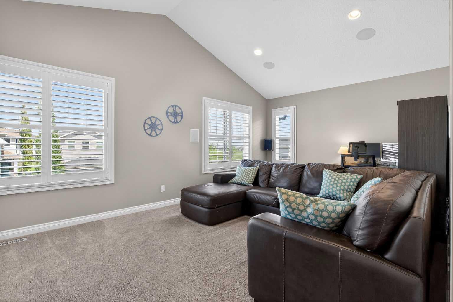 159 Sherwood Crescent NW