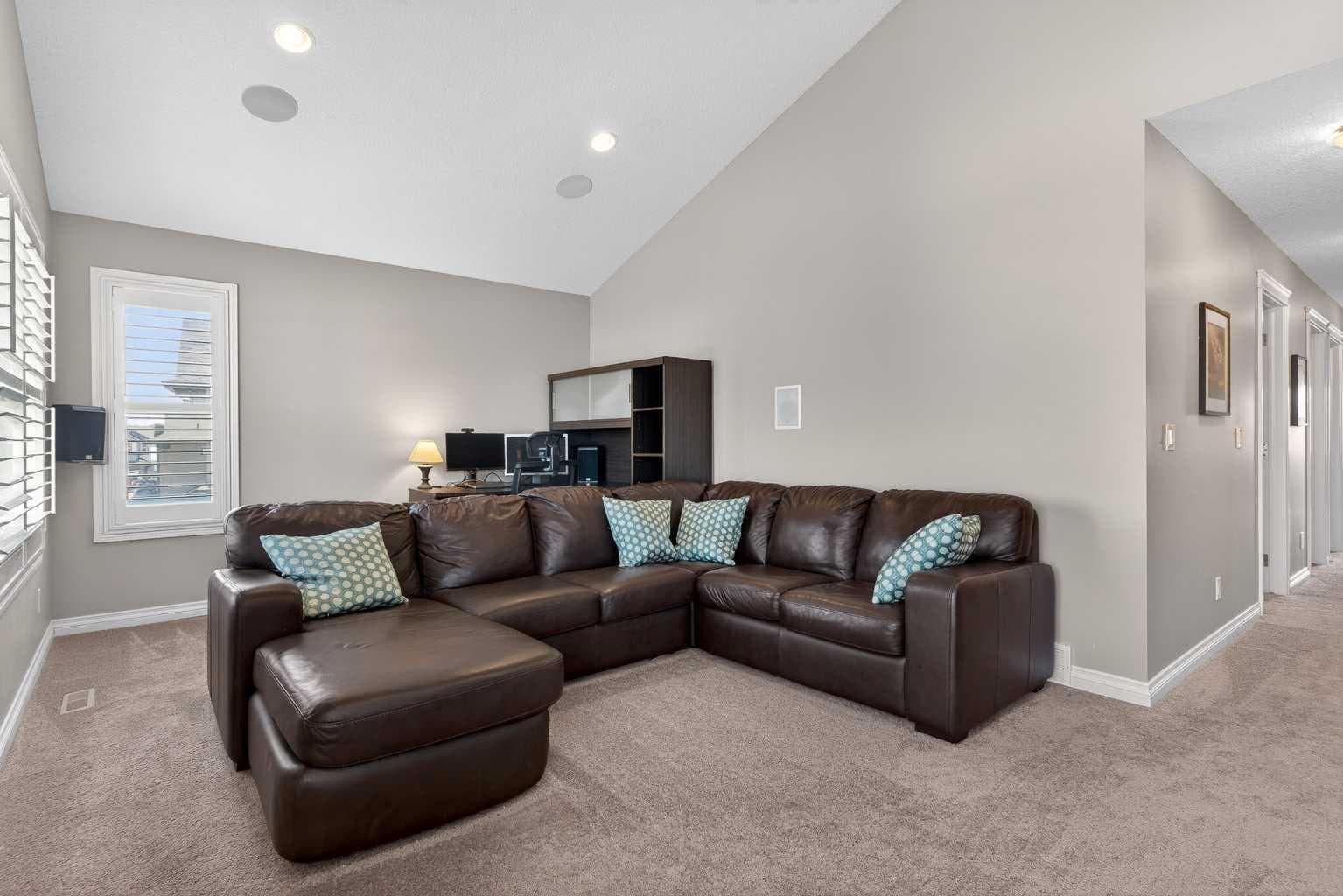 159 Sherwood Crescent NW