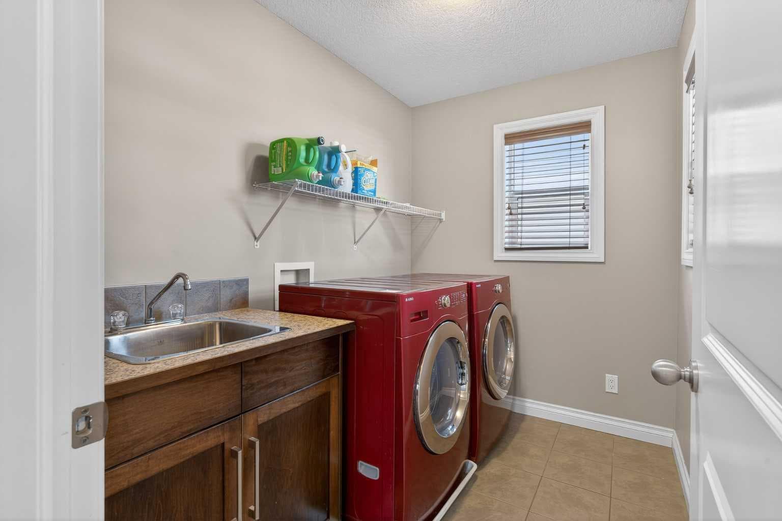 159 Sherwood Crescent NW