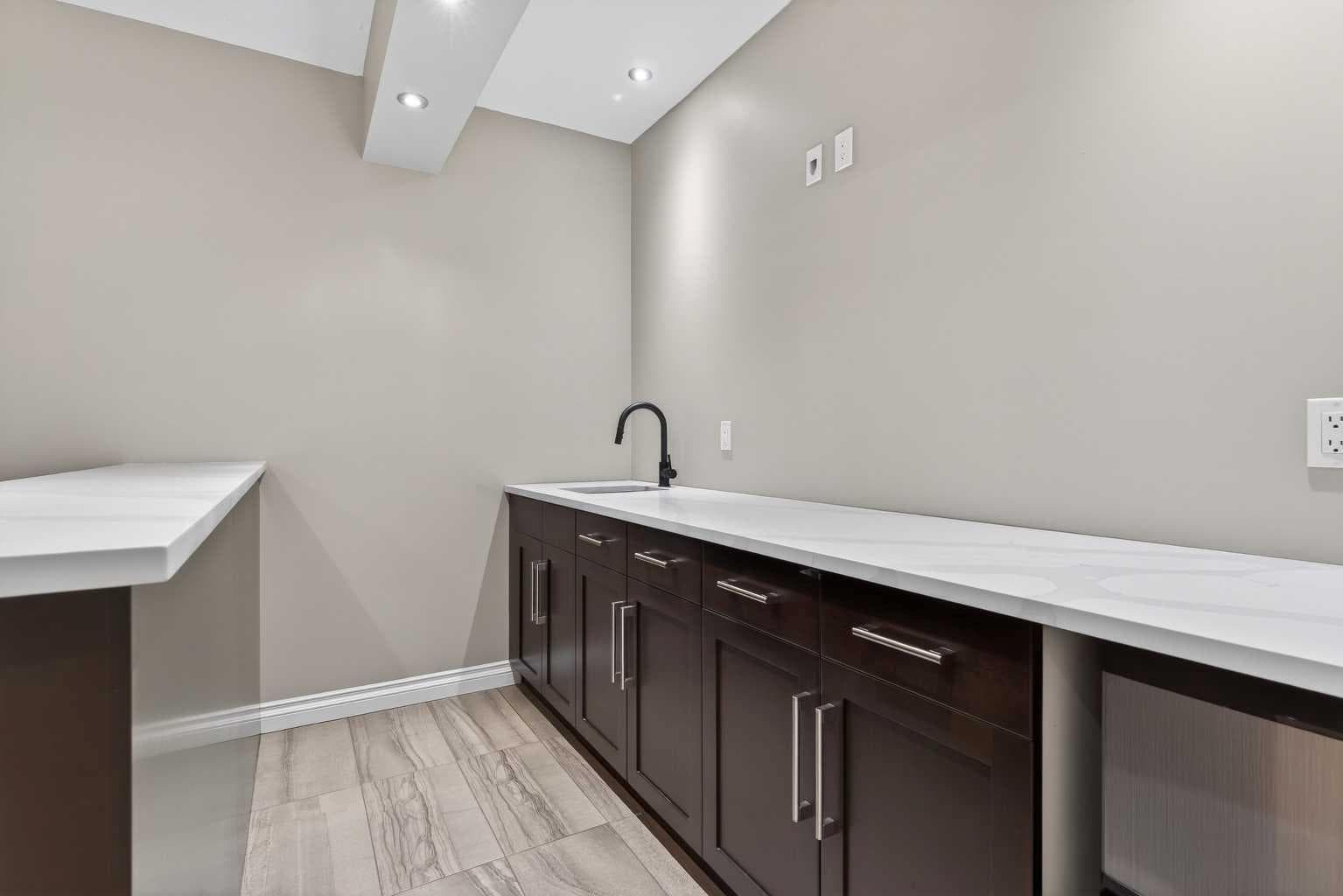159 Sherwood Crescent NW