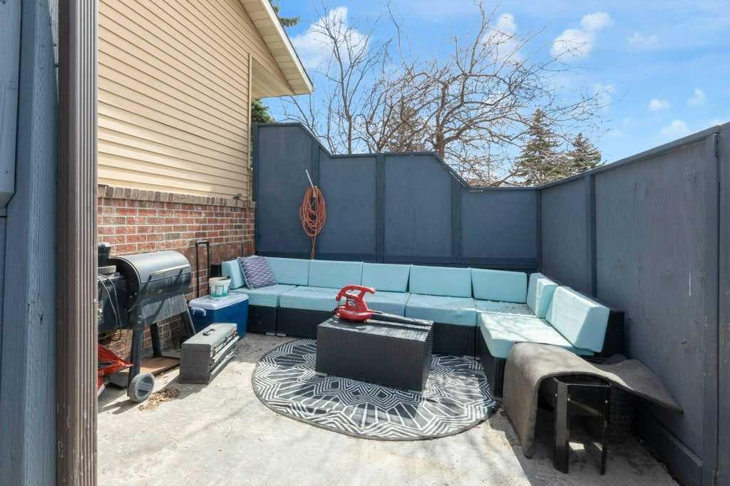 171 Erin Mount Place SE