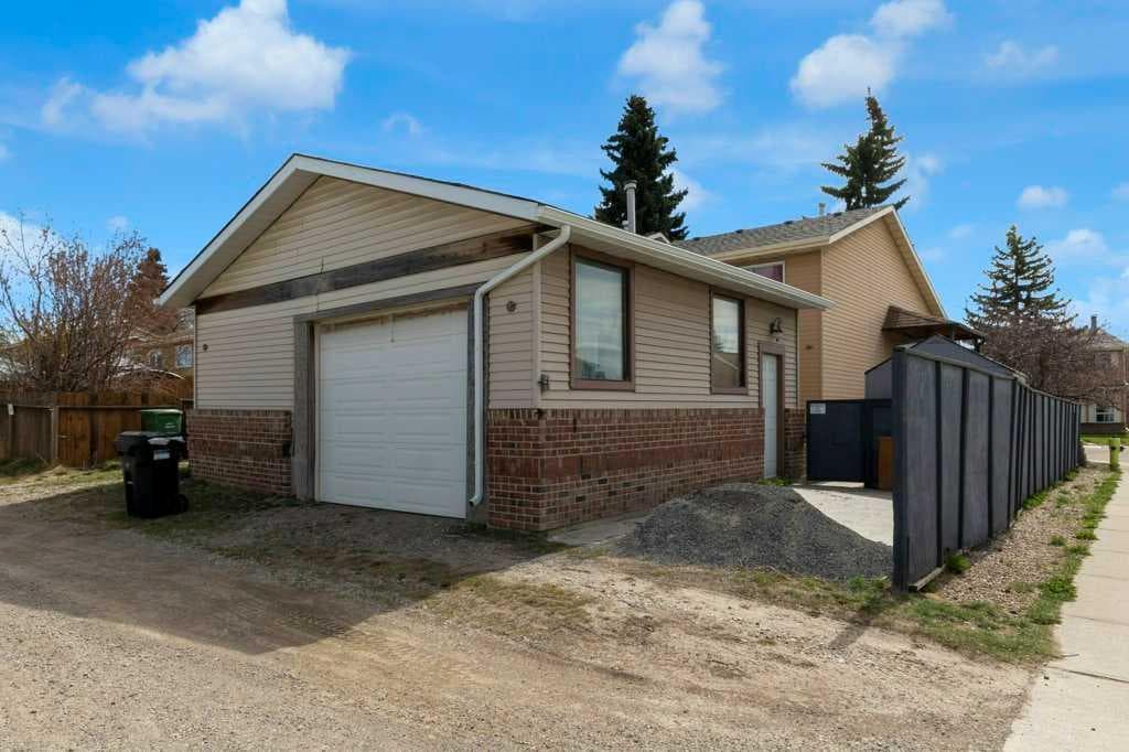 171 Erin Mount Place SE