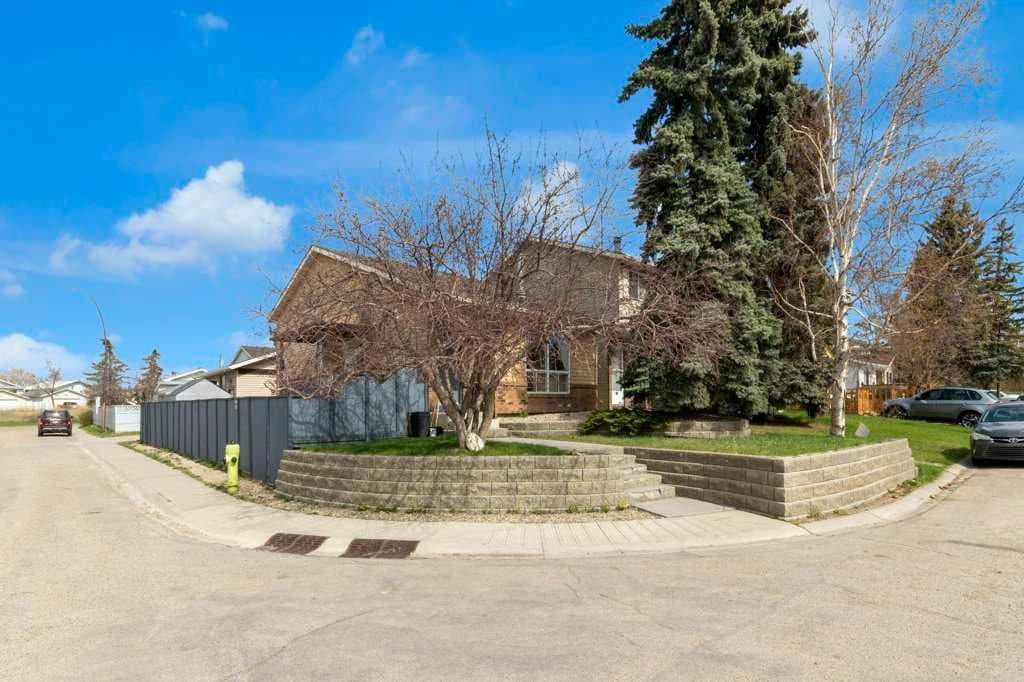 171 Erin Mount Place SE