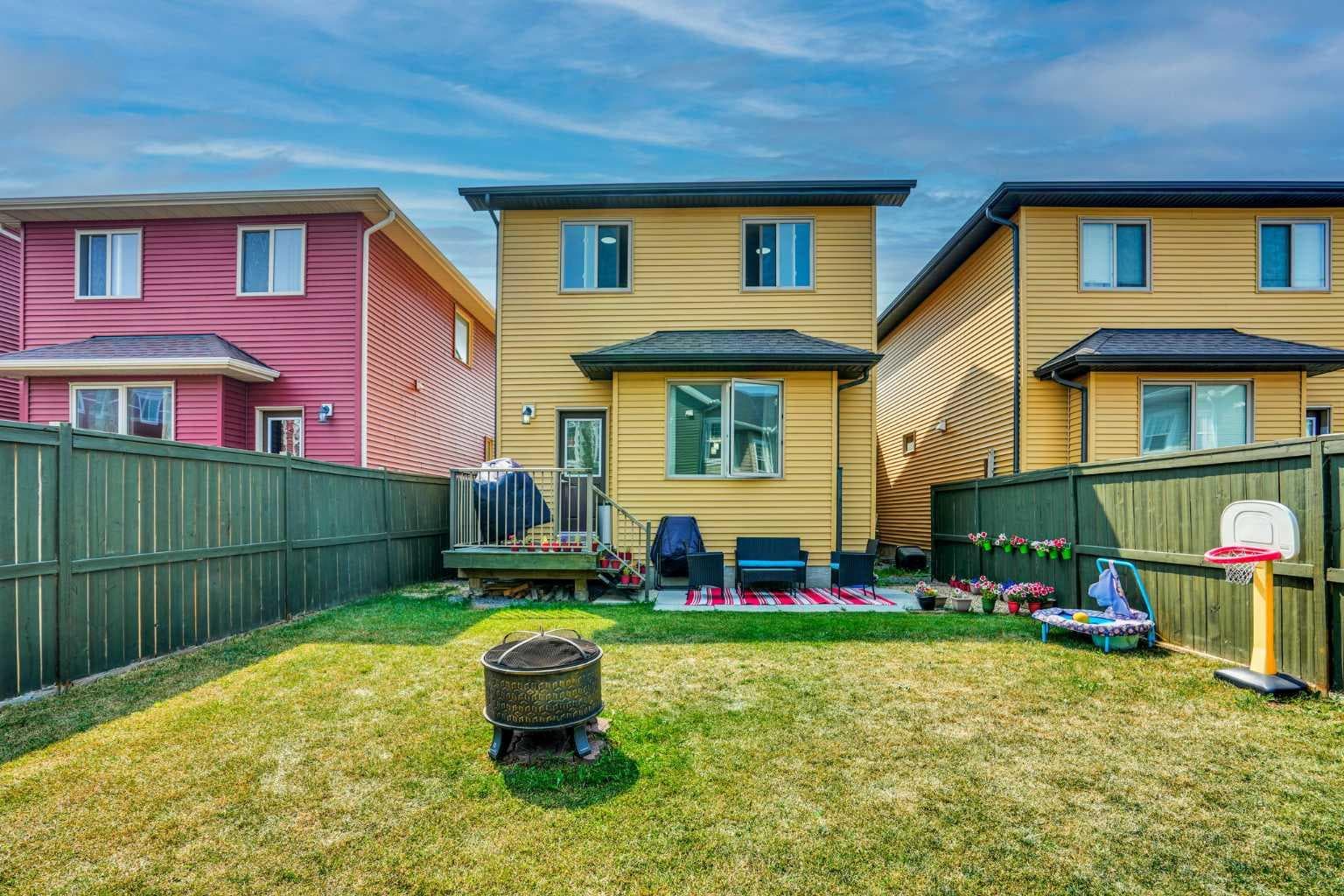 250 Canals Close SW