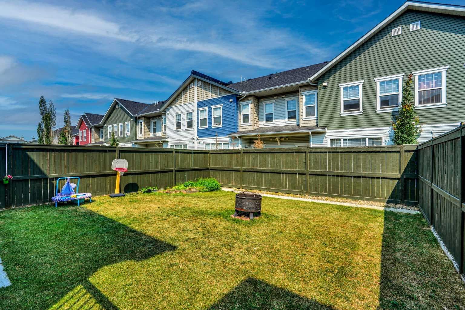 250 Canals Close SW