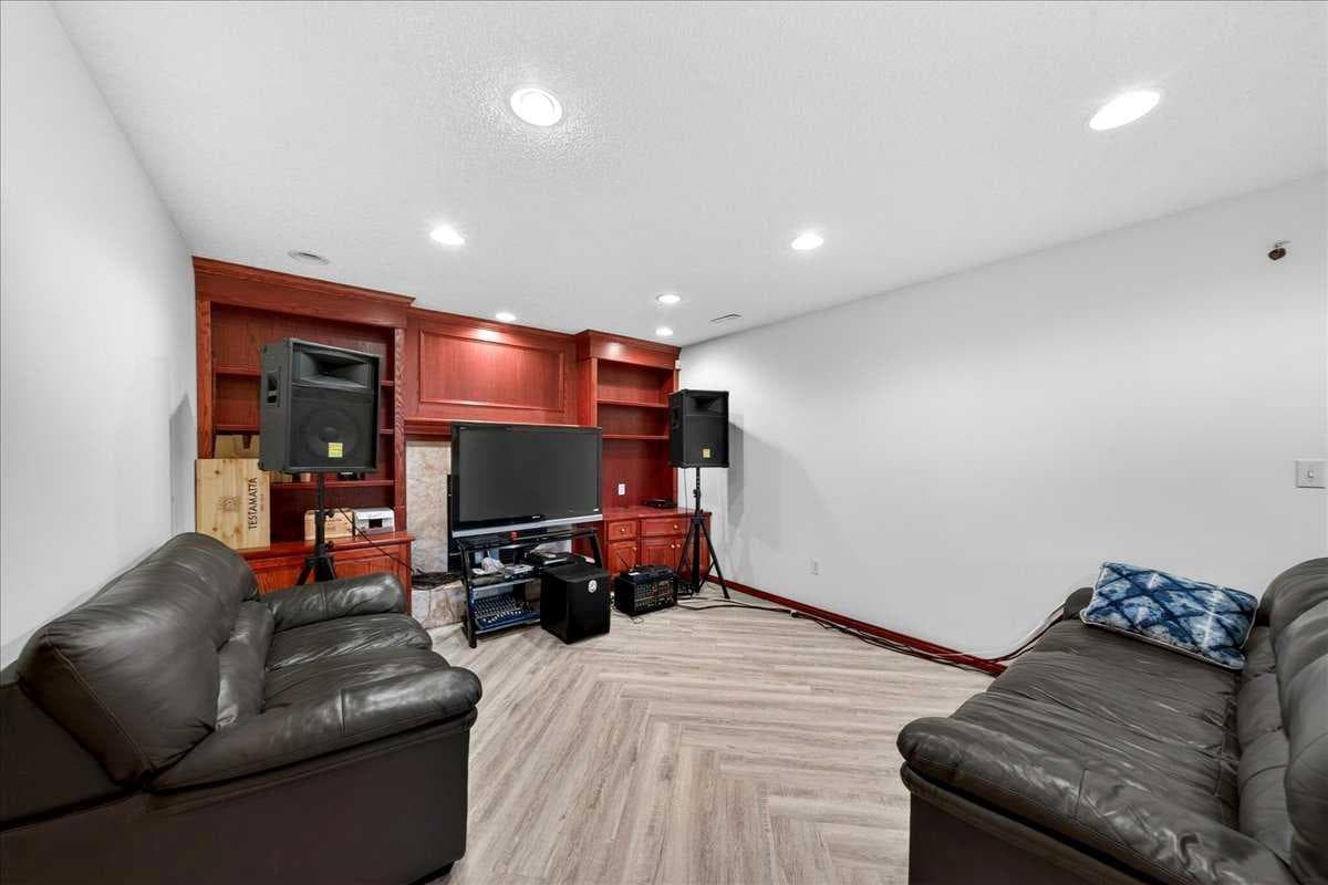 98 Hampstead Circle NW
