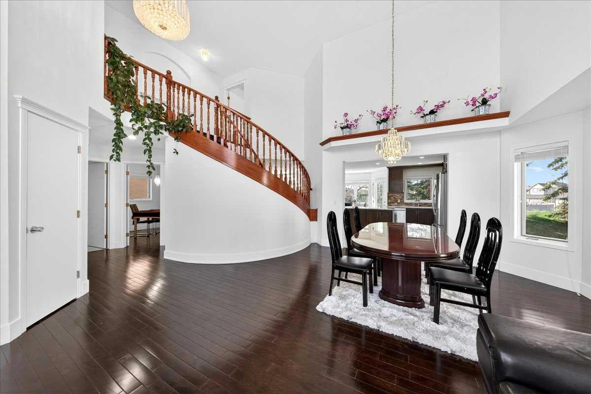 98 Hampstead Circle NW