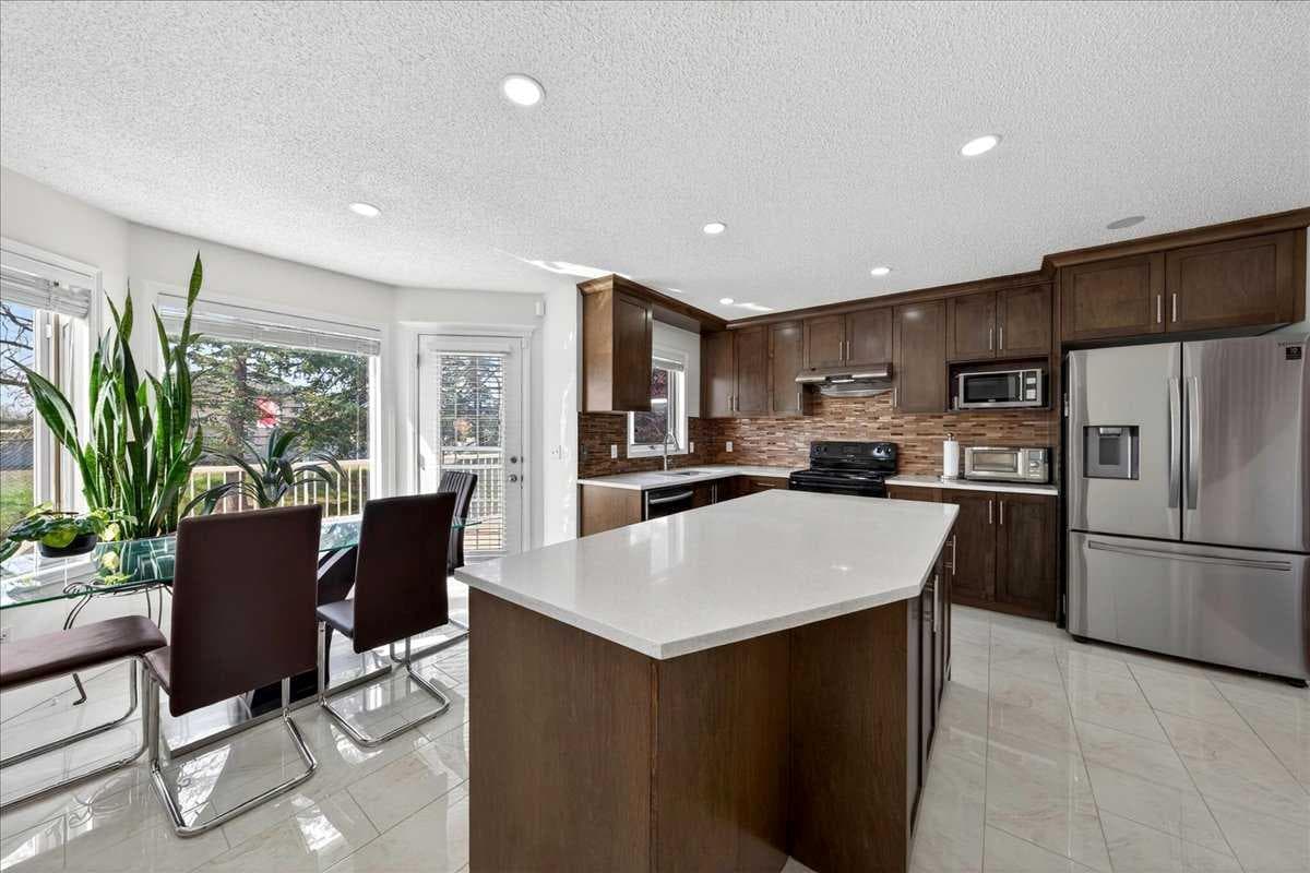 98 Hampstead Circle NW