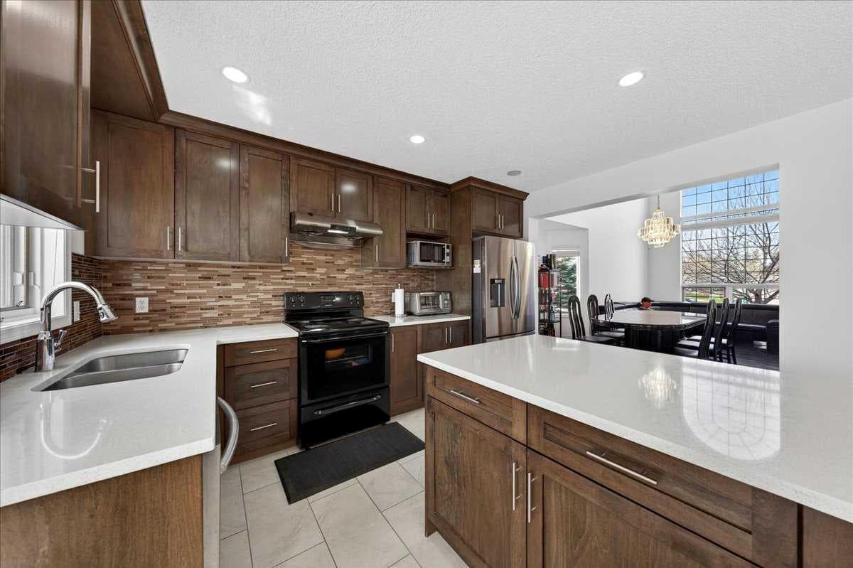 98 Hampstead Circle NW