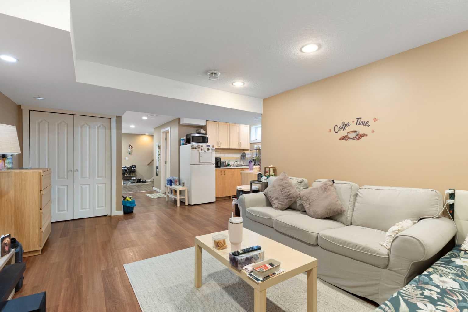 2029 & 2031 35 Street SW