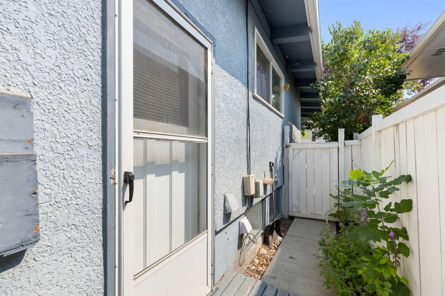 2029 & 2031 35 Street SW