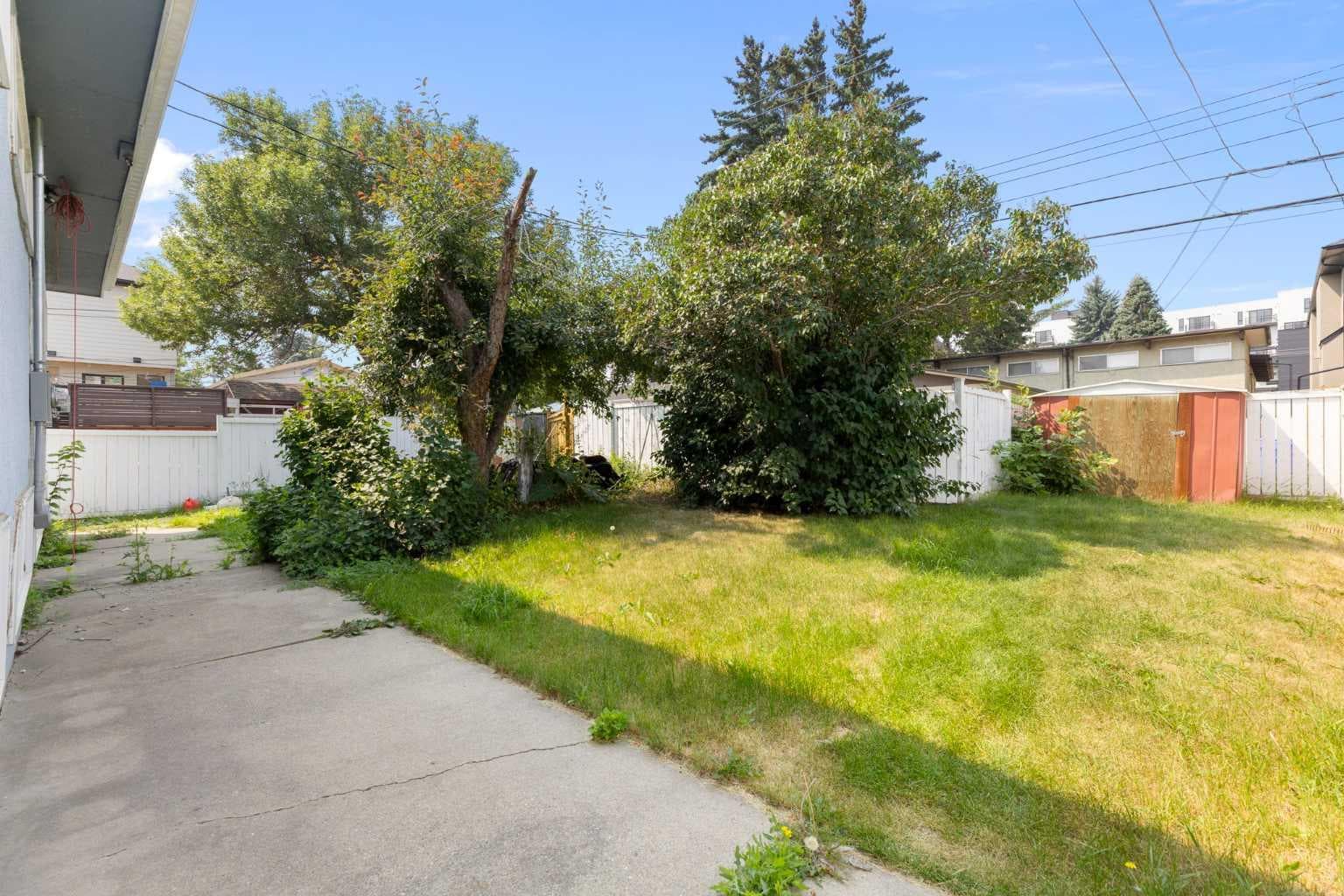 2029 & 2031 35 Street SW