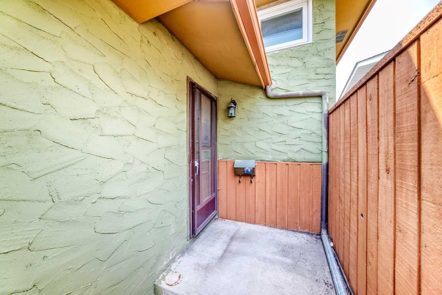 136 Midlawn Close SE
