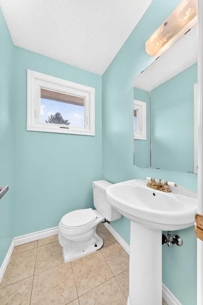 136 Midlawn Close SE