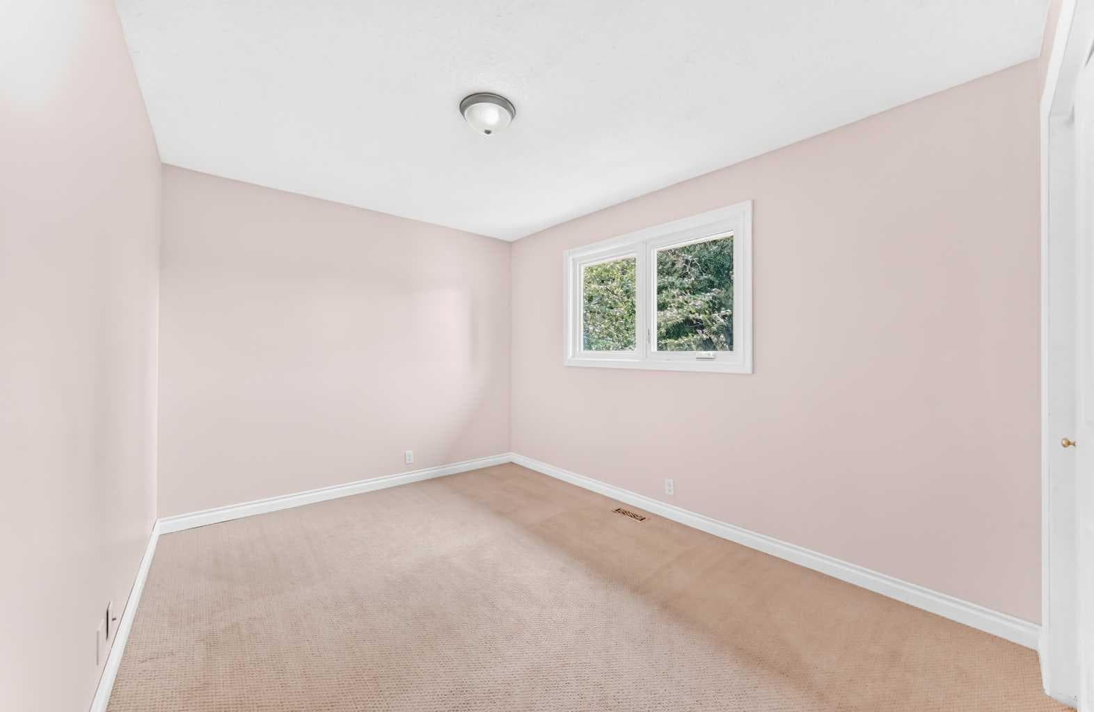 136 Midlawn Close SE