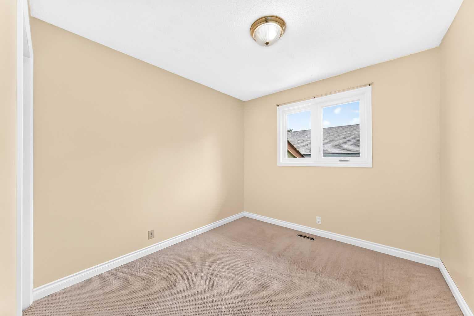 136 Midlawn Close SE