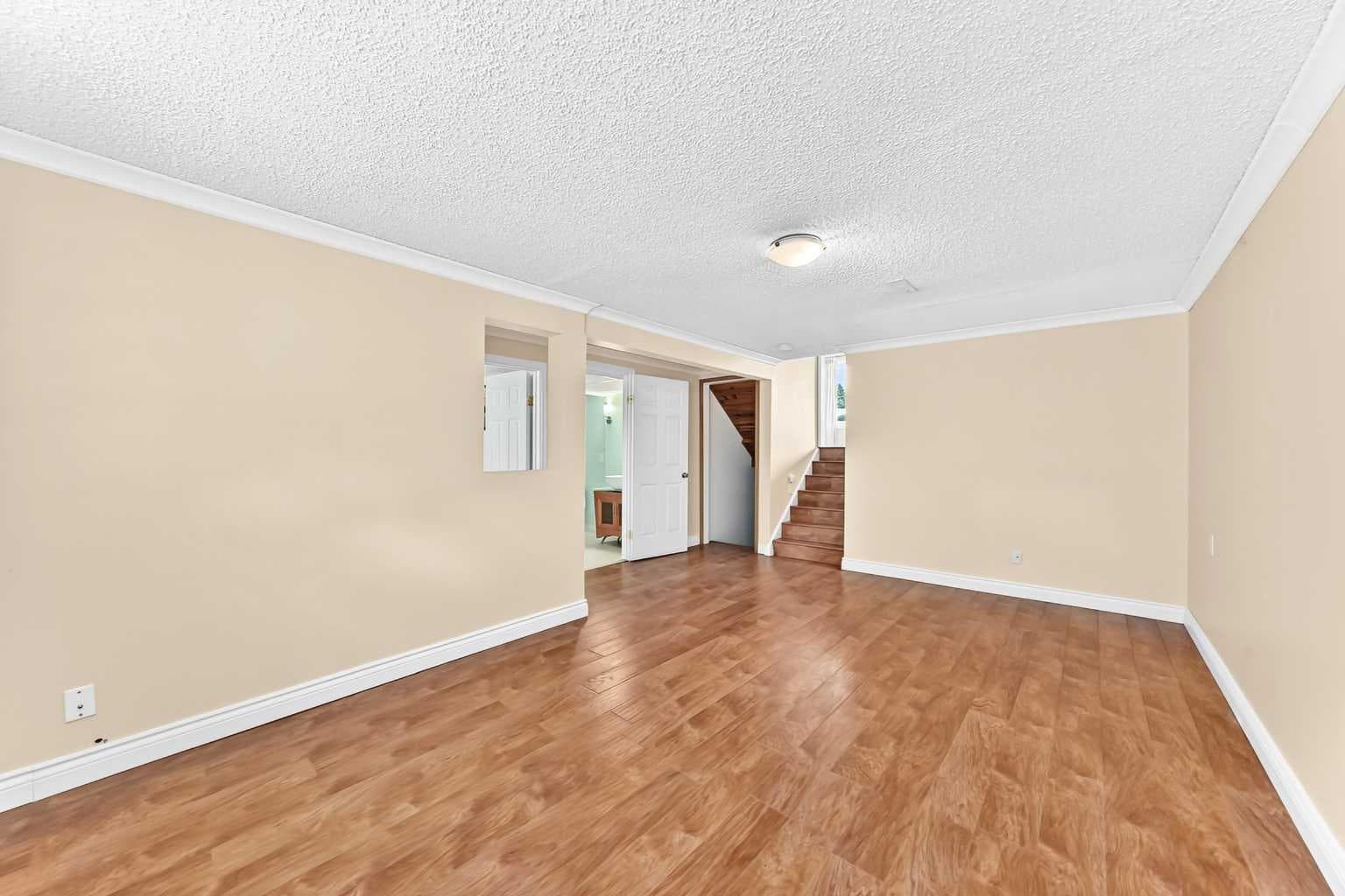 136 Midlawn Close SE