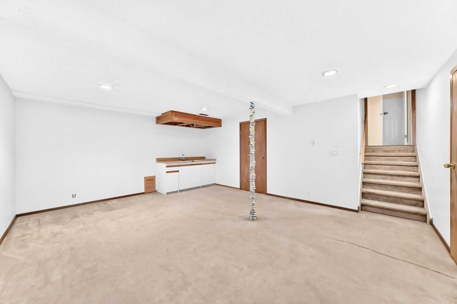 136 Midlawn Close SE