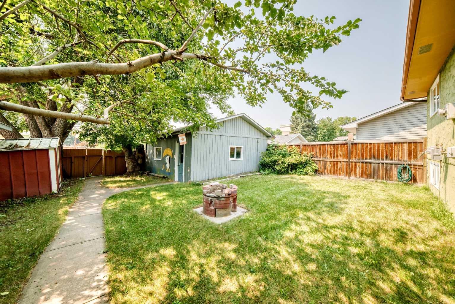 136 Midlawn Close SE